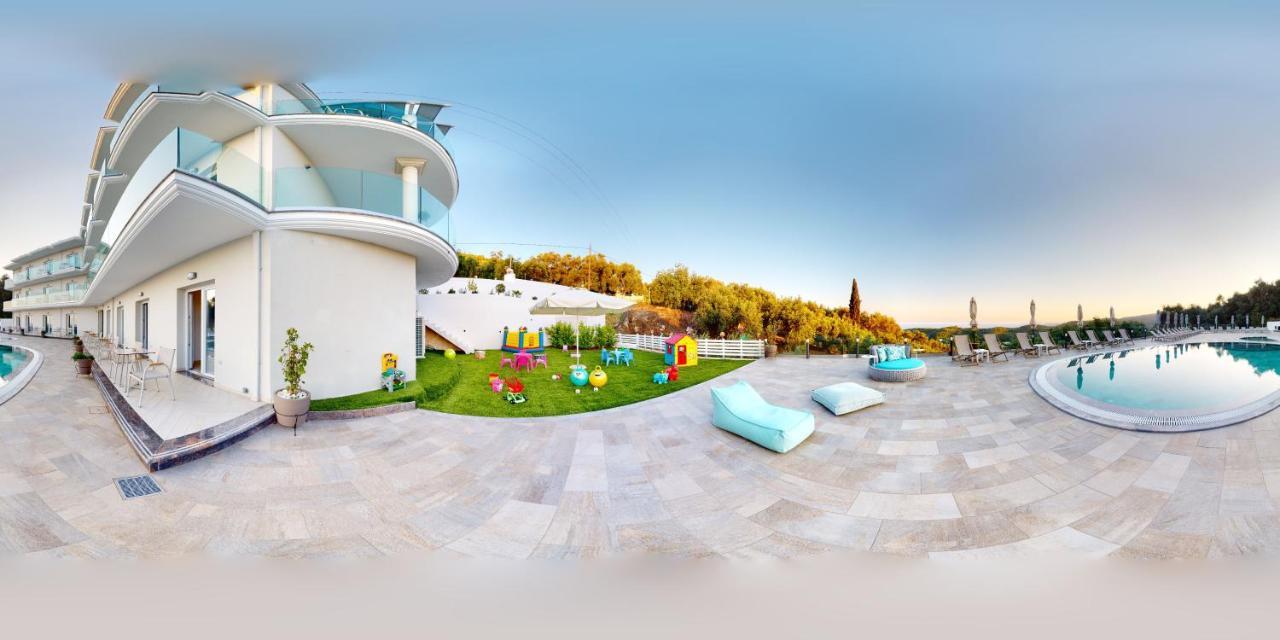 Hotel Golden Lion Parga Esterno foto